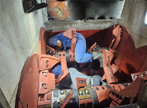 生コンプラントミキサー部品交換取替え